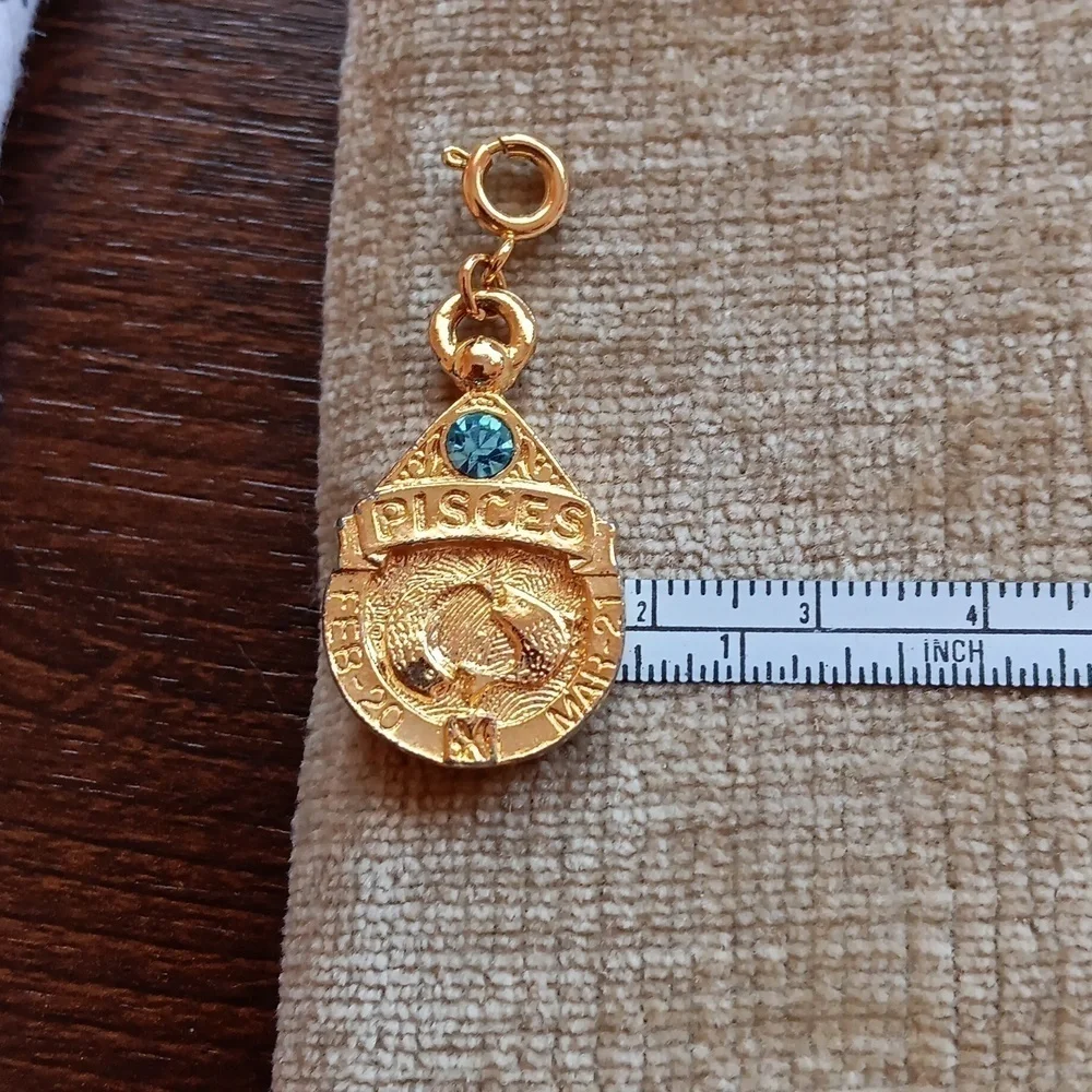 Gold Tone Pisces Charm